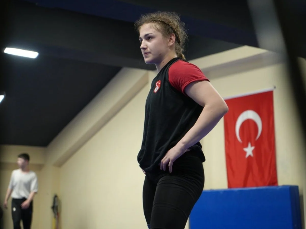 Bayburtlu milli güreşçi Akkuş, dünya üçüncüsü oldu